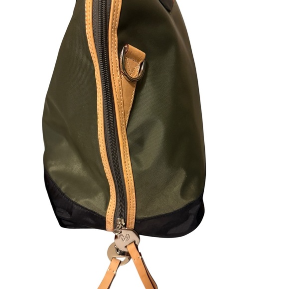 Danzo Retro Diaper Or Travel Bag Pockets W/ Labels Changing Mat
Adjustable Strap - Picture 4 of 15